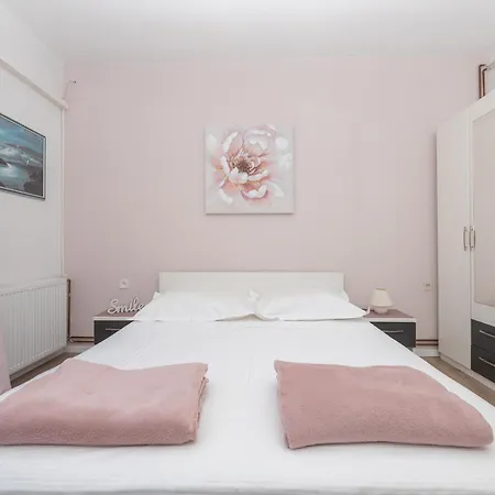 Sani Apartment *