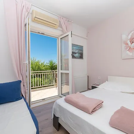 Sani Apartment *